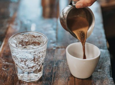 Est-ce que le thé et le café nous hydratent