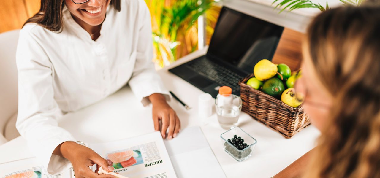 Nutritionist and client discussing balanced nutrition plan